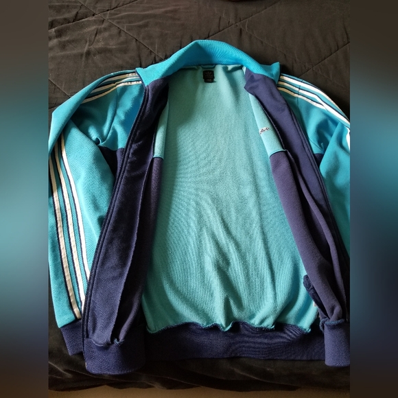 Adidas jacket. Unisex - Picture 2 of 5